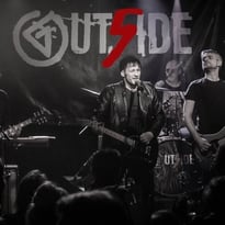Out5ide sur scène