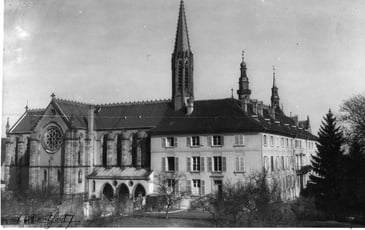 Histoire de la chapelle et du pensionnat Notre-Dame de Molsheim à travers une exposition de documents photographiques commentée.