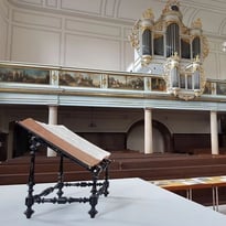 Découverte de l'église, des fondations au clocher