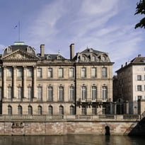 Atelier tout public dans la cour du Palais Rohan : Réalisation d'un petit bouquet de fleurs fraîches