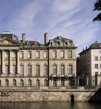 Atelier tout public dans la cour du Palais Rohan : Réalisation d'un petit bouquet de fleurs fraîches