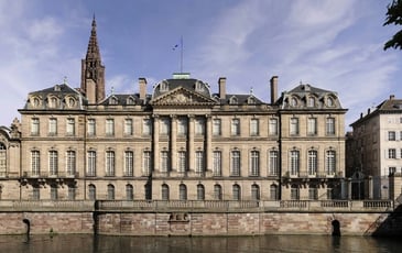 Atelier tout public dans la cour du Palais Rohan : Réalisation d'un petit bouquet de fleurs fraîches