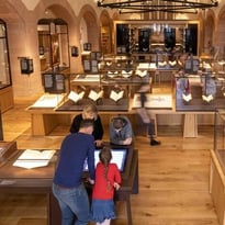 Découverte guidée de la collection permanente d'une bibliothèque humaniste