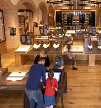 Découverte guidée de la collection permanente d'une bibliothèque humaniste