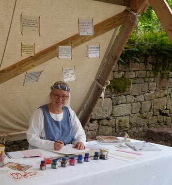 Assistez à des démonstrations de calligraphie médiévale