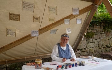 Assistez à des démonstrations de calligraphie médiévale