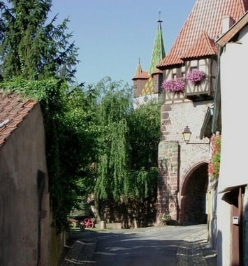 Découverte du quartier du château avec le veilleur de nuit