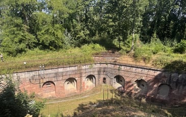 À la découverte des fortifications méconnues autour du fort