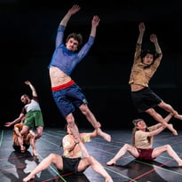 Nimble, Not Standing / Alexander Vantournhout