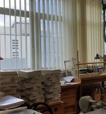 Découvrir le fonctionnement d'un atelier de reliure au sein d'une Université