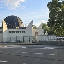 Visite d'une grande mosquée contemporaine