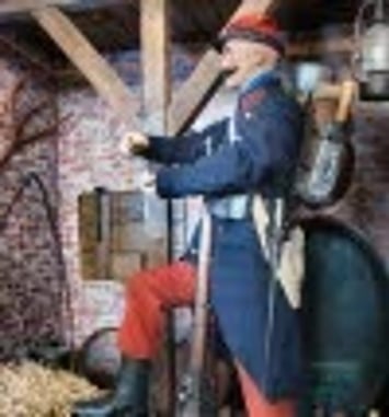 Exposition d'uniformes et d'objets militaires