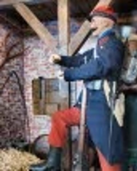 Exposition d'uniformes et d'objets militaires