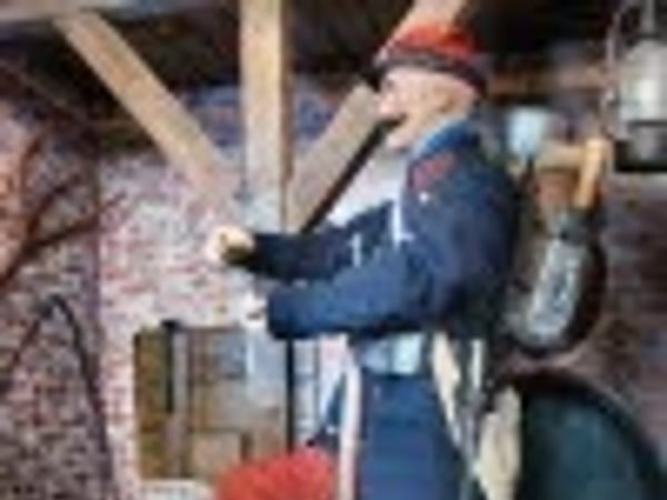 Exposition d'uniformes et d'objets militaires
