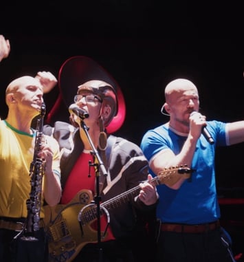 Un Tour de Piste • Weepers Circus