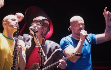 Un Tour de Piste • Weepers Circus