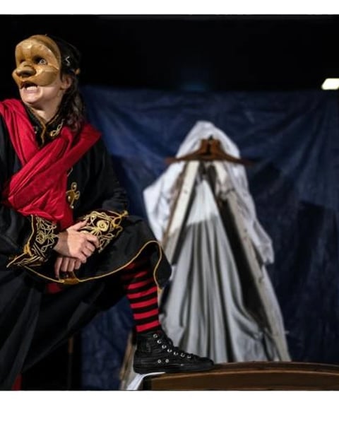Madame Pirate, Compagnie Secousses