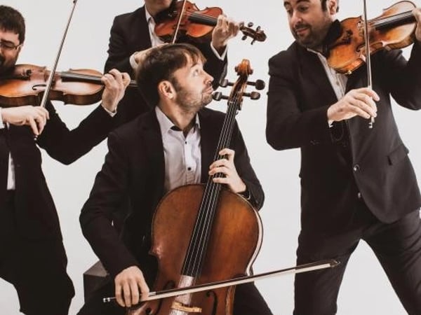 Éclisse totale, Quatuor Léonis