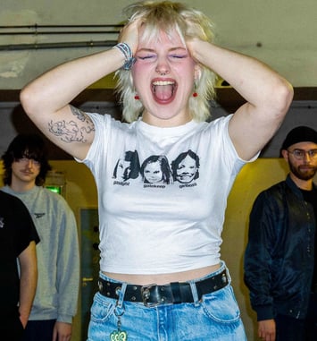 Violent Sadie Mode, Last Night et Avale