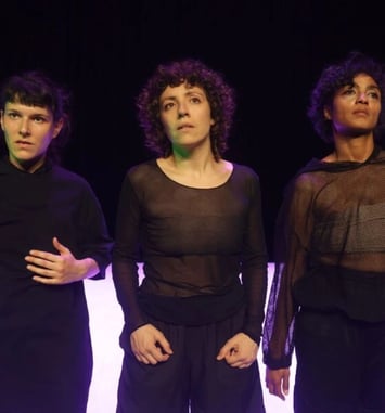Avec Sarah Cerneaux et une interprète