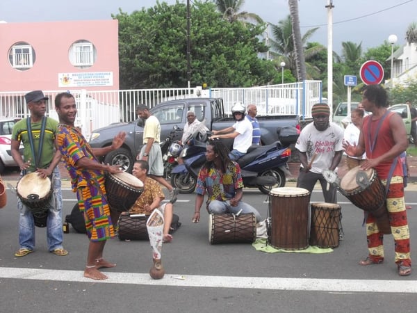 Etinsel Maloya Kazenpai