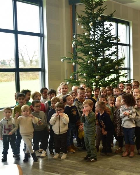 Chant des enfants et ouverture du calendrier de l'avent