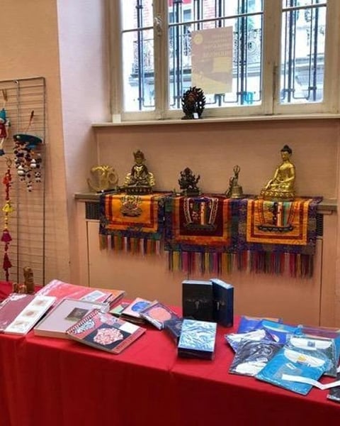 Exposition et vente d'artisanat himalayen