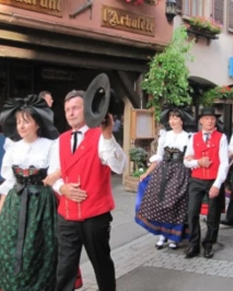 Déambulation : musiques et danses folkloriques alsaciennes