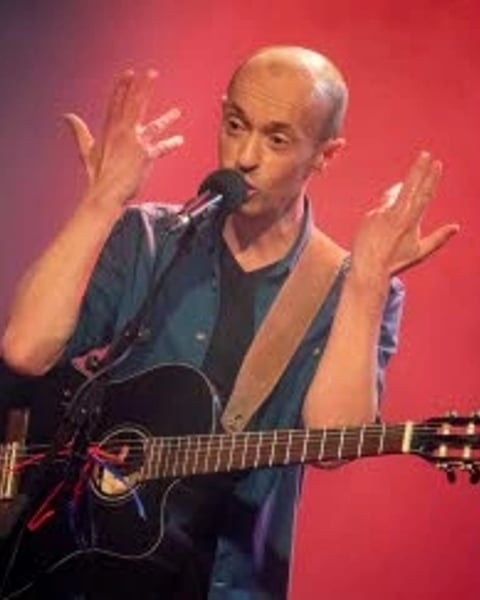 Frédéric Fromet se tient à carreau
